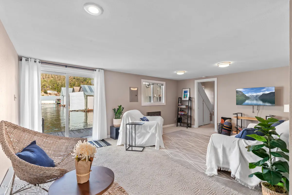 16862 E Boileaus G Dock, Bayview