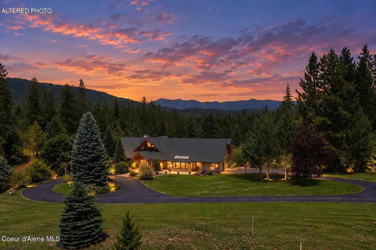 877 Heath Lake Rd, Sagle