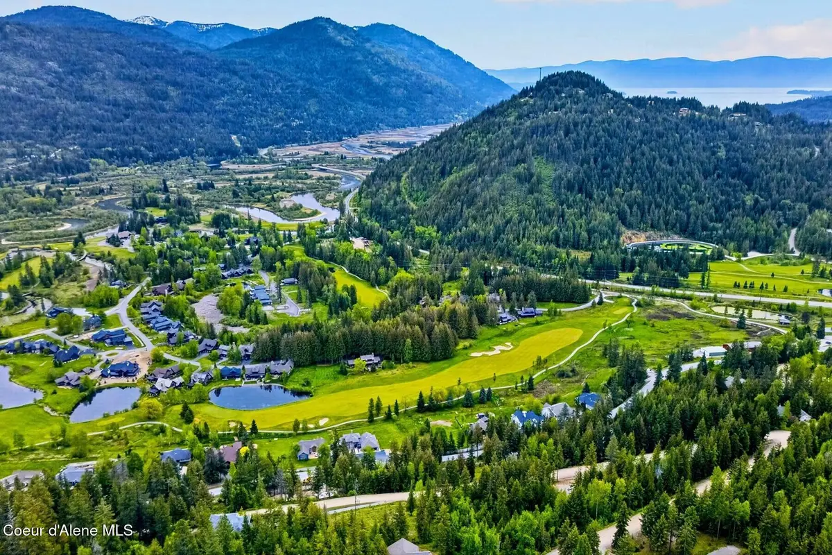 404 Fairway View Dr, Sandpoint