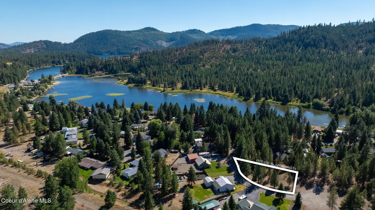 7060 W Tesemini Dr, Spirit Lake