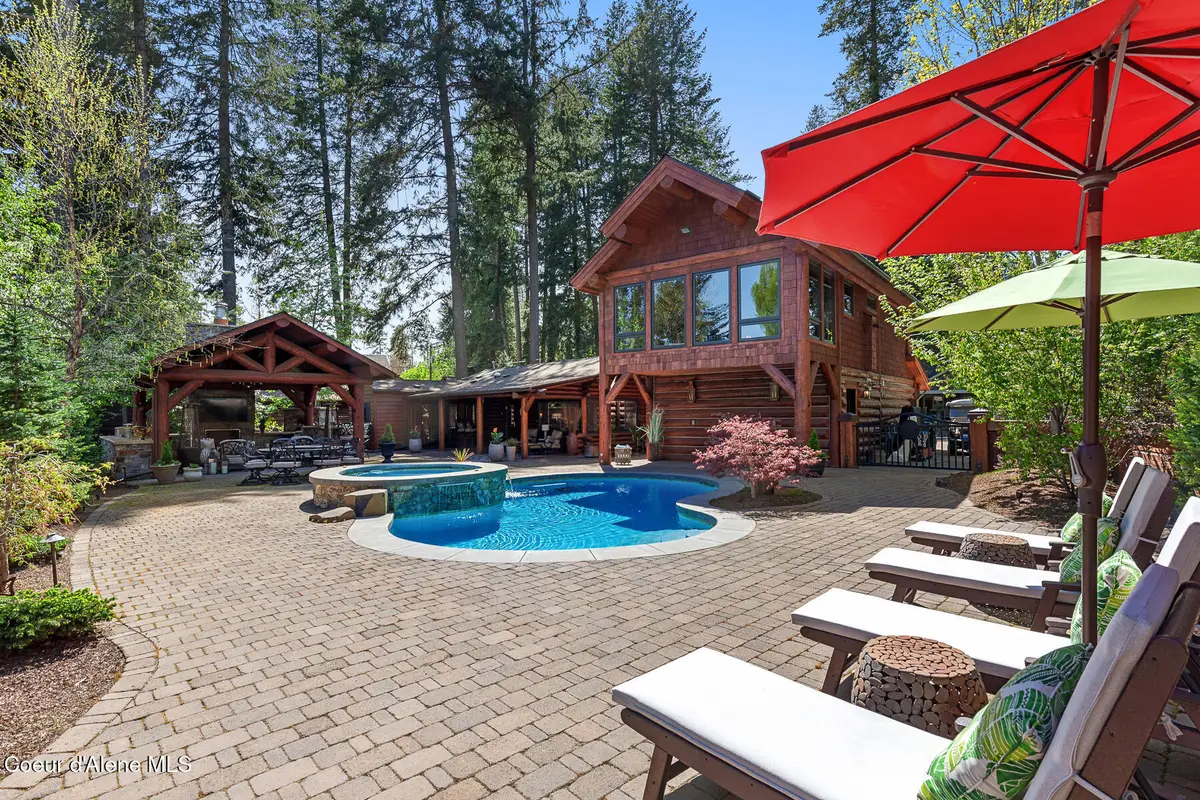 10314 N Fir Ln, Hayden Lake