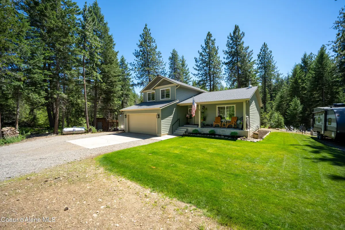 32127 N Hayden Dr, Spirit Lake