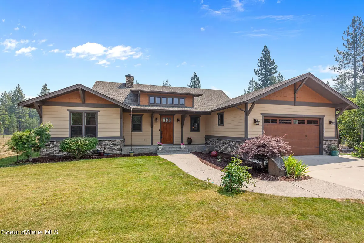 630 Goldfinch Ln, Spirit Lake