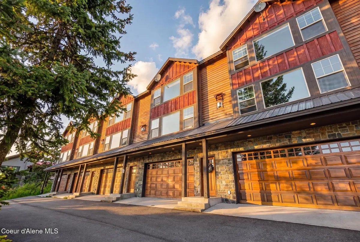 68 Whiplash Cir, Sandpoint