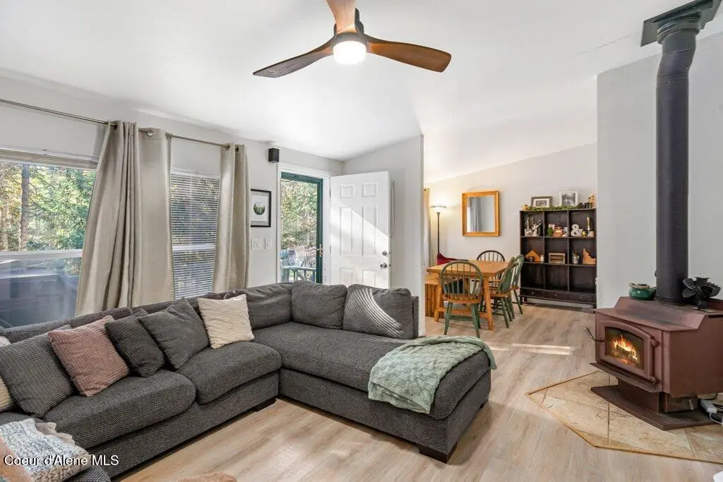 315 Old Homestead Rd, Careywood