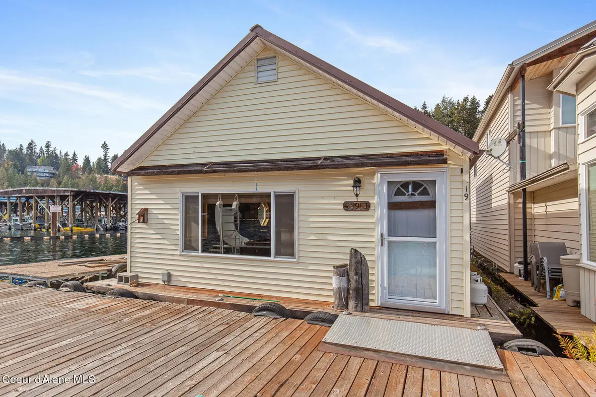 33951 N Harborview Marina, Bayview