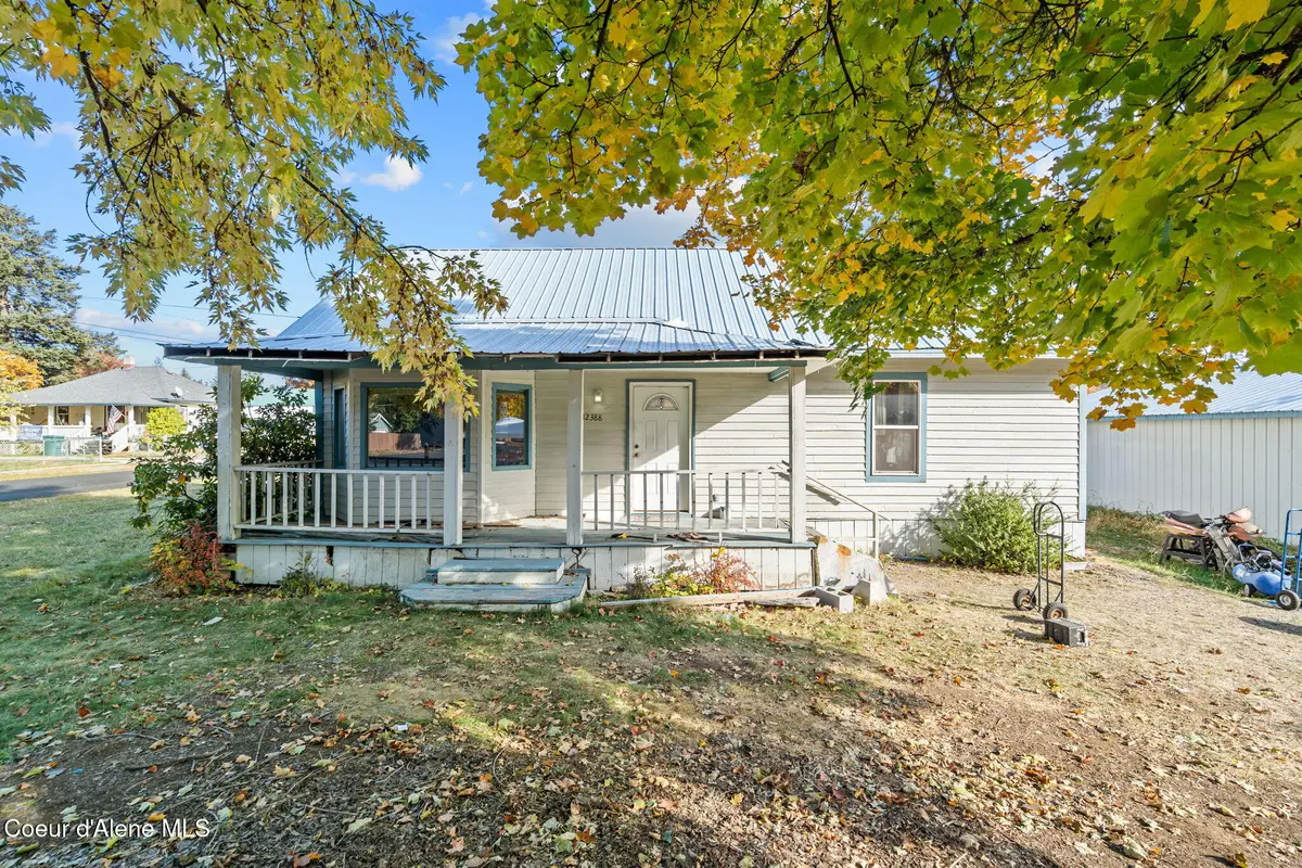32388 N 6th Ave, Spirit Lake